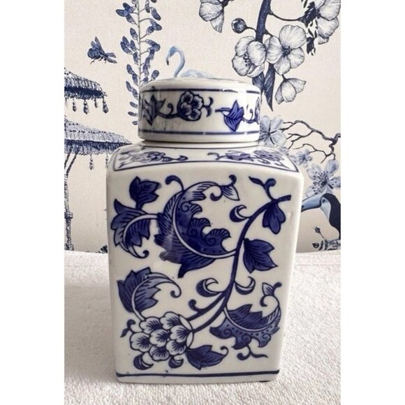 Chinoiserie Square Ginger Jar Small Blue White Floral Ceramic Lidded 4.5 x 4 x 7 - Picture 1 of 9